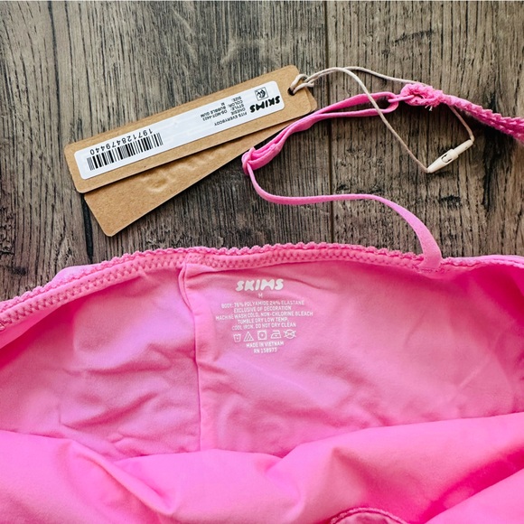 NWT Skims Fits Everybody Bubblegum Pink Onesie Medium - Picture 3 of 4